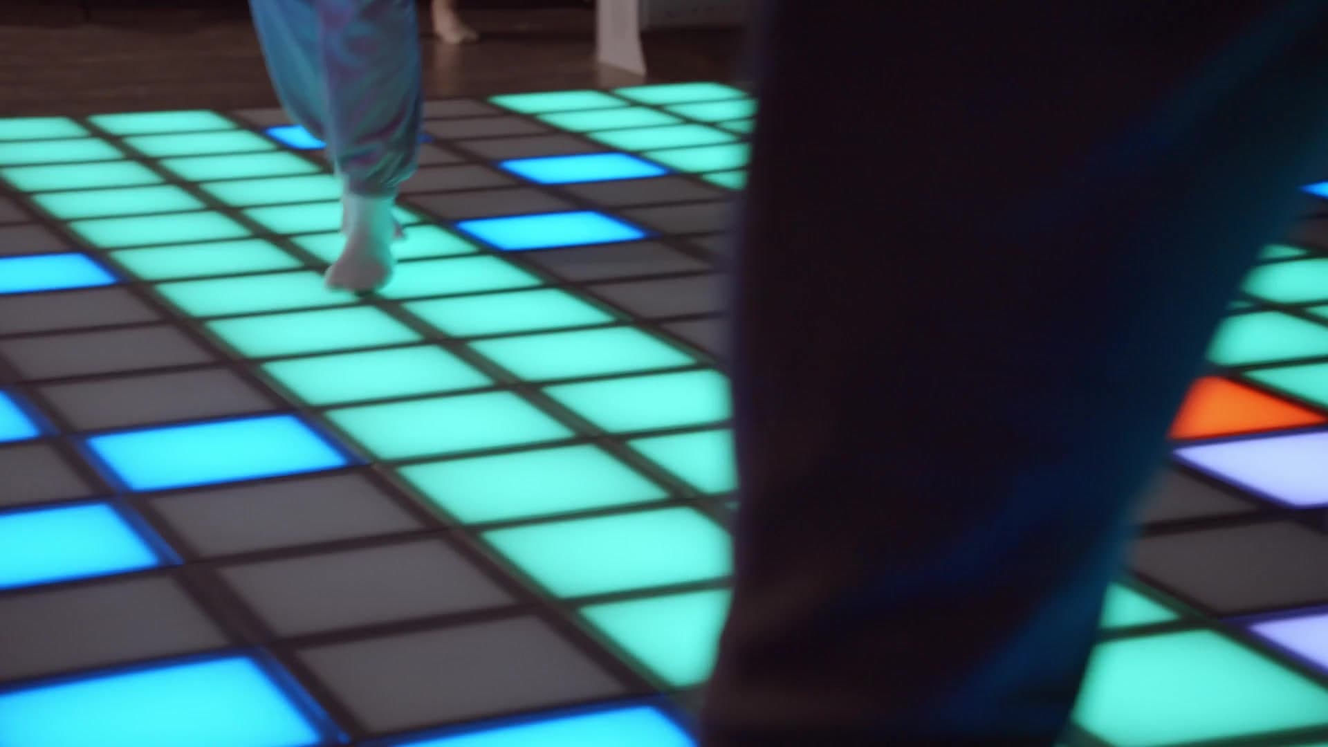 Gra w LEDPlay mini – atrakcje na interaktywnej podłodze LED w sali zabaw LEDPlay mini